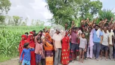 पूरनपुर: हजारा मे बाघ व तेंदुओं के आंतक से परेशान ग्रामीणों ने वन विभाग के खिलाफ किया विरोध प्रदर्शन