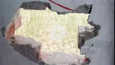 नवाबगंज: नैनामऊ गांव स्थित देशी शराब की दुकान में चोरों ने पीछे की दीवार में सेंध लगाकर चोरी की वारदात को दिया अंजाम