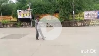 बारां: मांगरोल कस्बे के सीसवाली चौराहे मेन रोड पर जाम छलकाते युवक का वीडियो हो रहा है वायरल, पुलिस का भी नहीं है खौफ