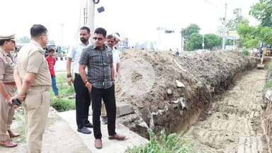 रामपुर: सिविल लाइन क्षेत्र में DM-SP ने सड़क चौड़ीकरण का किया निरीक्षण