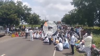 भोकरदन: शेतकऱ्यांची लाखोंची फसवणूक करणाऱ्या व्यापाऱ्याला अटक करा; केदरखेडा येथे जालना भोकरदन महामार्गावर शेतकऱ्यांचा रास्ता रोको