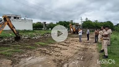 भीलवाड़ा: समेलिया फाटक के निकट कॉलोनाइजर ने न्यास की 60 फीट सड़क पर अवैध कब्जा कर 25 से 30 फीट दीवार बनाई, कार्रवाई की गई