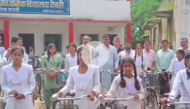स्लीमनाबाद: तेवरी में मुख्यमंत्री साइकिल वितरण योजना के तहत 121 विद्यार्थियों को साइकिलें वितरित
