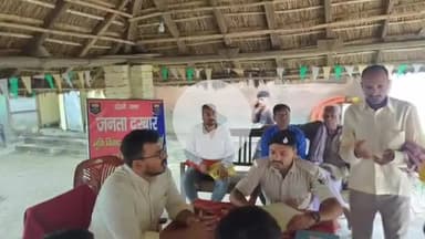 डंडारी: डंडारी थाना परिसर में भूमि विवाद मामलों के निपटारे के लिए जनता दरबार का आयोजन