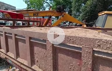 सिमडेगा: सिमडेगा पुलिस ने अवैध बालू लदे ट्रैक्टर को जब्त किया, एसपी ने कहा- अवैध खनन पर होगी सख्त कार्रवाई