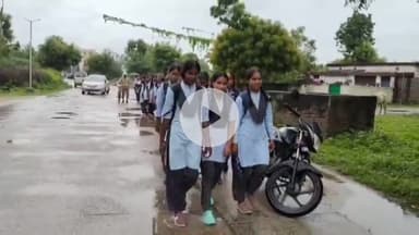 मारवाड़ जंक्शन: #janasamaya मारवाड़जंक्शन महात्मा गांधी अंग्रेजी  विद्यालय को हिंदी में करने को लेकर छात्राओं ने सरकार से की मांग