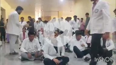 प्रतापगढ़: केशवराय स्थित मेडिकल कॉलेज के छात्रों ने पानी की समस्या को लेकर किया प्रदर्शन