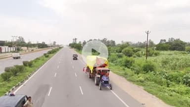 अमरोहा: अमरोहा में नेशनल हाईवे पर कावड़ियों की संख्या बढ़ी, पुलिस ड्रोन से रख रही है नजर