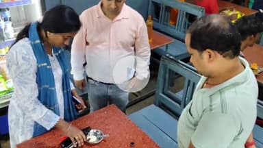 सिमडेगा: खाद्य सुरक्षा पदाधिकारी ने शहर के होटलों से सामग्रियों का नमूना लिया