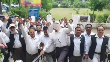 रामपुर: पश्चिमी UP में हाईकोर्ट बैंच की मांग समेत 3 मांगों को लेकर अधिवक्ताओं ने SDM के माध्यम से सीएम को भेजा पत्र