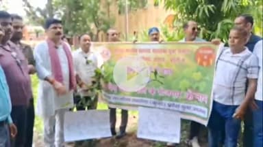 बरेली: अखिल भारतीय कायस्थ महासभा की युवा इकाई ने 'पेड़ बेटा-बेटी के रोजगार के नाम' अभियान के तहत किया वृक्षारोपण
