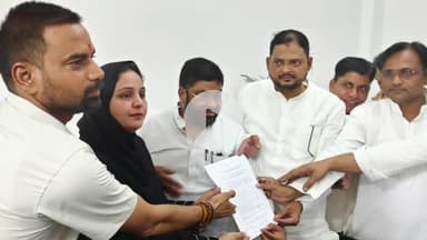 रामपुर: शनिवार को नगर पालिका रामपुर कार्यालय में 32 सभासदों ने हाउस टैक्स वृद्धि के विरोध में अध्यक्ष सना खानम को ज्ञापन सौंपा