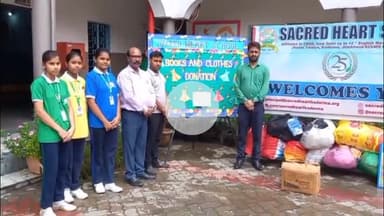 कोडरमा: सेक्रेड हार्ट स्कूल ने जिला पुस्तकालय को 300 पुस्तकें दान की, ज़रूरतमंदों को 1000 वस्त्र भी दिए