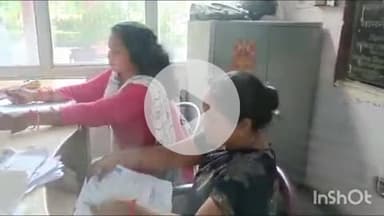 कोल: अलीगढ़ नगर निगम में वेंडिंग जॉन रजिस्ट्रेशन को लेकर मची मारा-मारी, भूखे-प्यासे लोग फार्म के लिए लगे रहे लाइन में