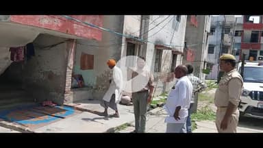 मंझनपुर: मंझनपुर स्थित कांशीराम कालोनी में सर्पदंश से मासूम की मौत के बाद नायब तहसीलदार ने घर जाकर मुआवज़े का आश्वासन दिया