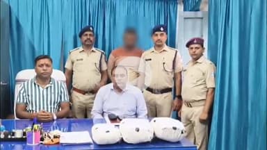 कोडरमा: कोडरमा स्टेशन पर RPF और GRP ने बाड़मेर एक्सप्रेस से एक व्यक्ति को गांजे के साथ किया गिरफ्तार