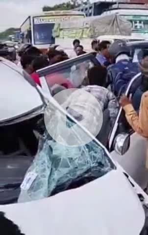 घाटमपुर: बिधनू में तेज रफ्तार डंपर ने सामने से आ रही कार में मारी टक्कर, चालक गंभीर रूप से घायल