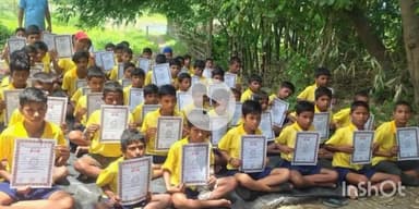 सुपौल: बाढ़ प्रभावित क्षेत्रों में 6 से 18 वर्ष के बच्चों को तैराकी का प्रशिक्षण दिया गया