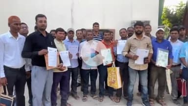 बेतिया: डीआरसीसी भवन में प्रधान शिक्षकों को मिला योगदान पत्र, खिले चेहरे