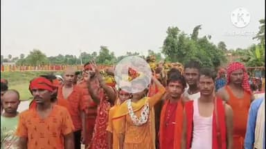 थरथरी: गंगा बिगहा गांव में अखंड कीर्तन के लिए निकाली गई कलश शोभायात्रा