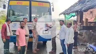 श्योपुर: देहात पुलिस ने सार्वजनिक स्थानों पर चलाया नशामुक्ति अभियान, वाहनों पर लगाए पेम्पलेट व पोस्टर