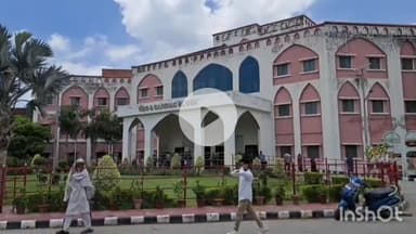 कोल: AMU में हिंदू कर्मचारी ने मुस्लिम फाइनेंस ऑफिसर पर तिलक लगाने पर विरोध करने का आरोप लगाया, VC ने दी जानकारी