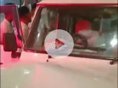 पूर्णिया पूर्व: पूर्णिया में पुलिस बोर्ड वाली गाड़ी ने 5 को रौंदा, 1 की मौत, 2 बाइक और एक ई-रिक्शा में मारी टक्कर, चालक फरार