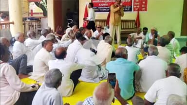 मछलीशहर: तहसील परिसर में भाकपाजनों ने विभिन्न मांगों को लेकर किया प्रदर्शन