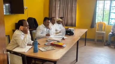 पंडारक: पंडारक प्रखंड में मतदाता पुनरीक्षण कार्य को लेकर बीएलओ और राजनीतिक दलों के साथ एईआरओ की बैठक