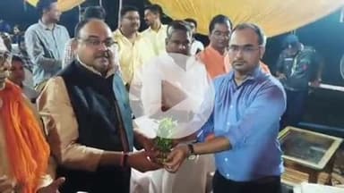 मोहनिया: मालदा टाउन गोमती नगर अमृत भारत एक्सप्रेस को मंत्री संतोष सिंह ने भभुआ रोड रेलवे स्टेशन पर दिखाई हरी झंडी