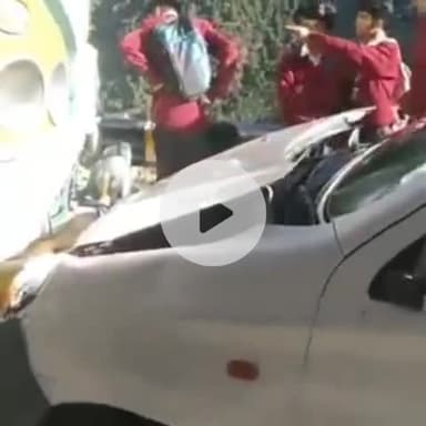 टापरी: किन्नौर के चगाँव सड़क पर बस और छोटी वाहन आपस में टकराई, वाहन चालक की जान बाल-बाल बची