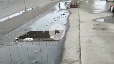 दिल्ली पुलिस के द्वारा कावाड़ियों के रास्ते को साफ व स्वच्छ करवाया जा रहा है।