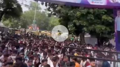 पटना ग्रामीण: पटना के ज्ञान भवन में इंडियन यूथ कांग्रेस महा रोज़गार मेला शुरू होने से पहले युवाओं का जनसैलाब उमड़ा