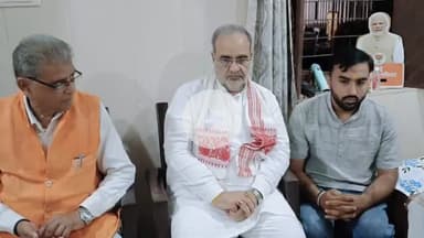 बरेली: भाजपा प्रदेश अध्यक्ष भूपेंद्र सिंह चौधरी ने जानकपुरी निवासी स्वर्गीय पार्षद अरेंद्र अरोड़ा के परिवार को दी सांत्वना