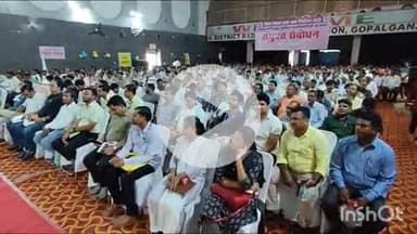 गोपालगंज: शहर के आंबेडकर भवन में विधानसभा चुनाव को लेकर डीएम व एसपी ने अधिकारियों को संबोधित किया, दिए निर्देश