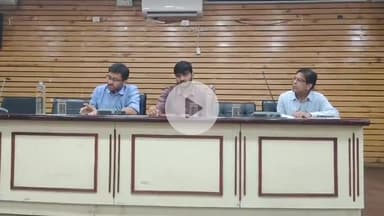 बड़गांव: स्वच्छता सर्वेक्षण में 13वां स्थान मिलने पर कलेक्टर नमित मेहता ने टाउन हाल स्थित नगर निगम हॉल में टीम की बैठक की