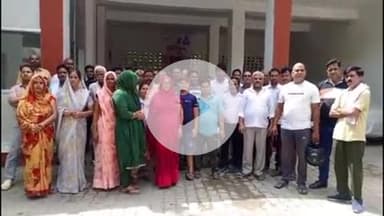 फिरोज़ाबाद: बढ़ती चोरी की घटनाओं को लेकर नई आबादी रहना के लोगों ने फिरोजाबाद एसपी सिटी को दिया ज्ञापन