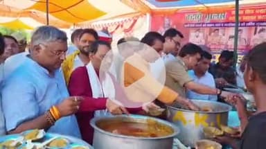 बदायूं: कांवड़ यात्रा के दौरान कांवड़ मार्ग पर चल रहे कांवड़ियों पर पुष्प वर्षा कर पुलिस परिवार ने भंडारे का आयोजन किया