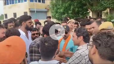 लाडपुरा: मंडाना टोल प्लाजा पर अवैध वसूली के खिलाफ करनी सेना ने किया प्रदर्शन, धरना दिया, पुलिस जाप्ता रहा मौजूद