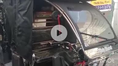 उज्जैन शहर: छोटी कमल कॉलोनी में ई-रिक्शा में धमाका, आग लगी, स्थानीय लोगों ने बुझाई