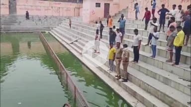 कादीपुर: मकड़ी कुंड में उतराता हुआ मिला युवक का शव, पुलिस ने पंचायतनामा भरते हुए की अग्रिम कार्यवाही