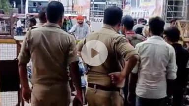 तरबगंज: सावन के सोमवार को अयोध्या जाने के लिए उमड़ा कांवड़ियों का हुजूम, नवाबगंज के कटरा शिवदयालगंज से वाहनों का प्रवेश रोका