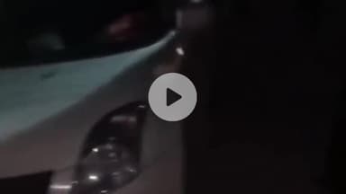 रामपुर: भमरौआ गाँव के पास गांव के लोगों ने एक कर चालक व्यक्ति को संदिग्ध मानकर पकड़कर पुलिस के हवाले किया