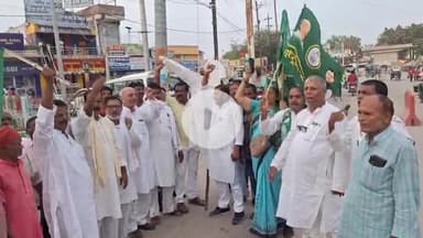 सुपौल: लोहियानगर चौक पर राजद का विरोध प्रदर्शन, नीतीश और मोदी का फूंका पुतला