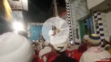 खबर औरैया से शहर के मोहल्ला तकिया में मुस्लिम समाज के लोगों ने मजलिस का किया प्रोग्राम सैकड़ो की तादाद में लोग रहे मौजूद