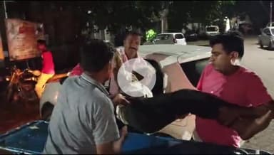 बांसवाड़ा: शहर के कोतवाली थाना क्षेत्र के पांच नंबर के पास अज्ञात वाहन ने बाइक को चपेट में लिया, वृद्ध को लगी चोट, एमजी अस्पताल