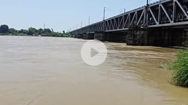 करछना: करछना तहसील क्षेत्र में तेजी से बढ़ रहा नदियों का जलस्तर, कई गांव बाढ़ के रडार पर, तहसील प्रशासन रख रही निगरानी