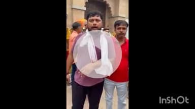वाराणसी में विश्वनाथ मंदिर में गलत तरीके से दर्शन कराने से रोकने पर पुलिसकर्मी ने भक्त को पीटा, हाथ टूटा
