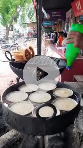 सावन का महीना और घेवर की मिठास.......