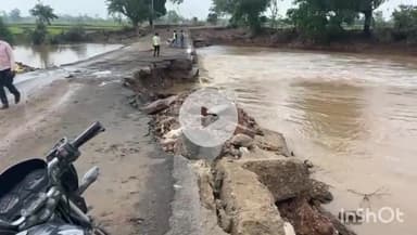 गुना: गुना फतेहगढ़ स्टेट हाईवे पर बारिश से मंगरोडा नदी का पुल फिर हुआ क्षतिग्रस्त